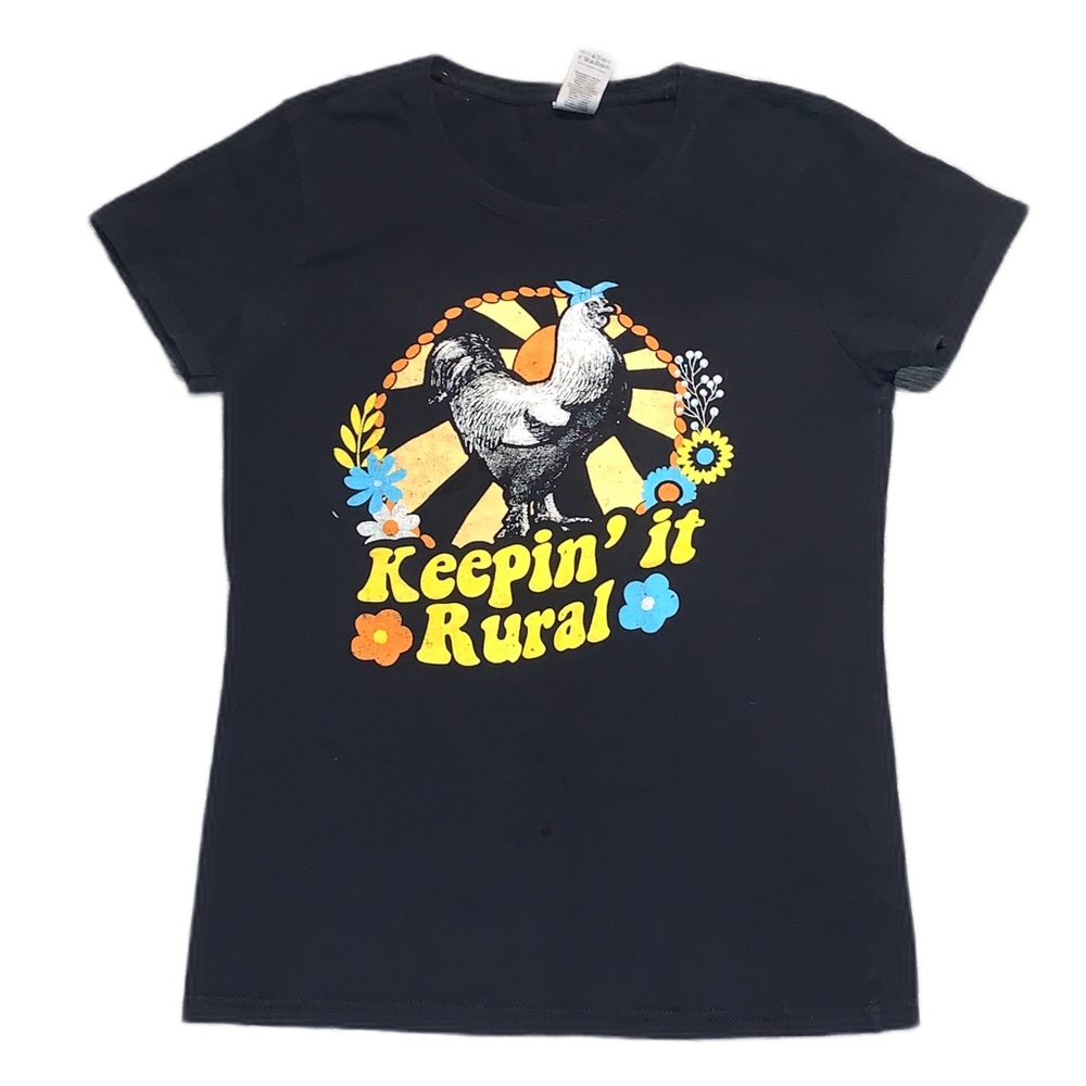 •Gildan Size Small Womens “Keepin’ It Rural” Tee•
